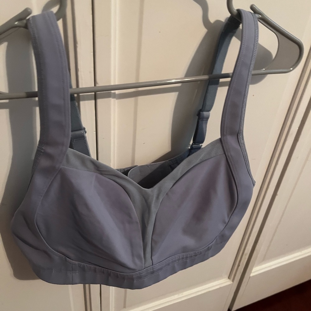 Lululemon sports bra size 38C